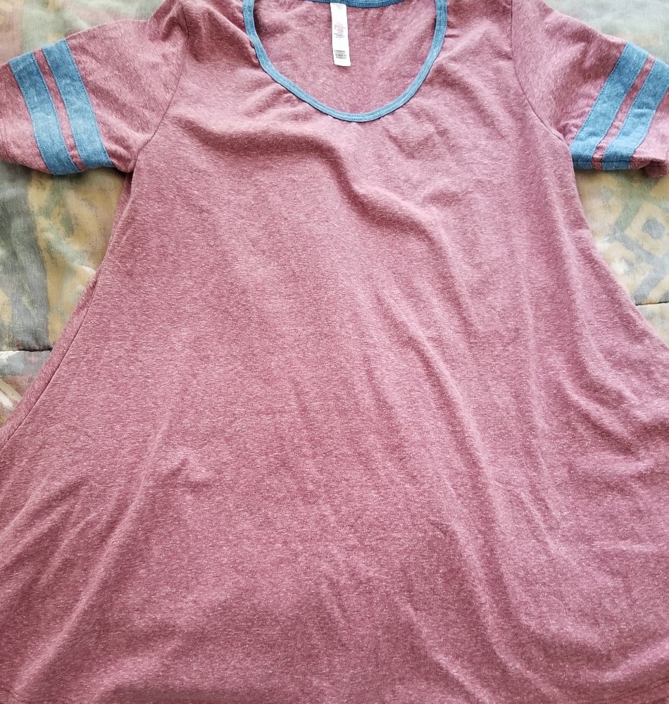 LIKE NEW Lularoe Perfect Tee XS